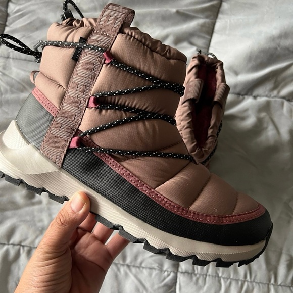 The North Face Women’s ThermoBall Lace Up Waterproof Boots women’s 9 - Picture 2 of 8